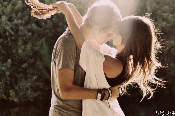 经历过初恋你会明白什么呢 初恋你是否遗忘过呢 经历过初恋你会明白什么呢 初恋你是否遗忘过呢