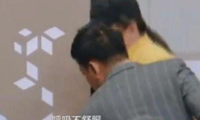 刘欢传来坏消息,节目途中倒地不起,网友表示祝愿