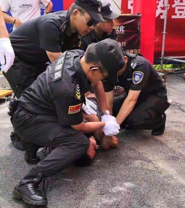 任达华出席活动腹部被捅了一刀,知情人士透露:捅错了人