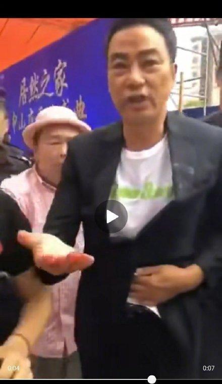 任达华出席活动腹部被捅了一刀,知情人士透露:捅错了人