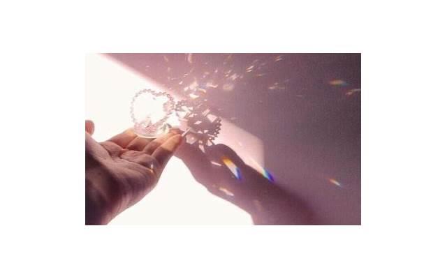 少说话的个性签名女生简单气质(个性签名女生简单气质微信)