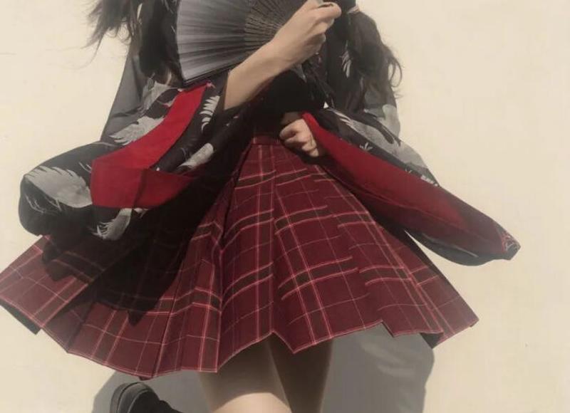 走路喜欢挽着人胳膊女生的性格