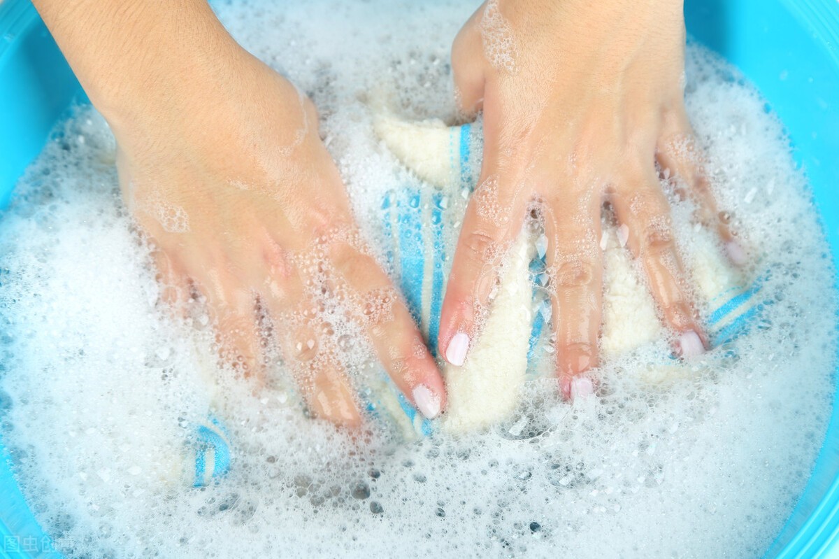 猫黑下巴怎么去除（猫咪黑下巴去除小技巧介绍）