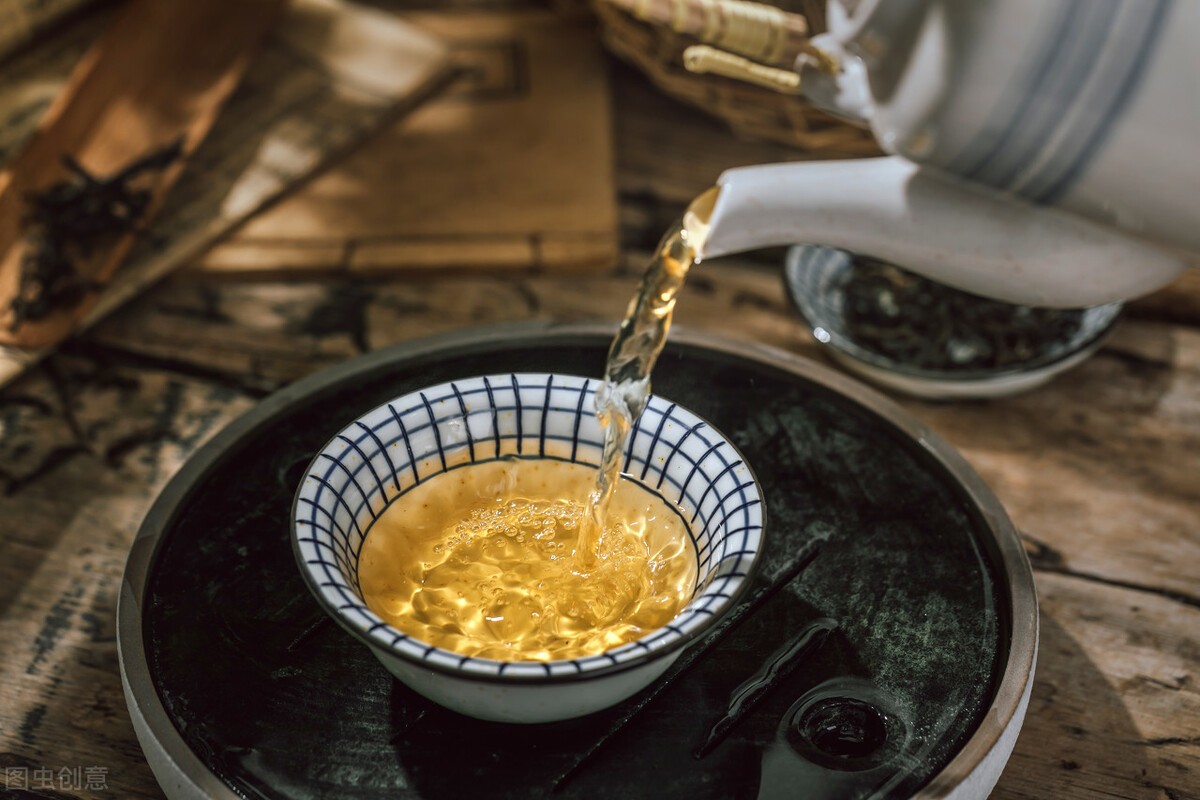 猫黑下巴怎么去除（猫咪黑下巴去除小技巧介绍）