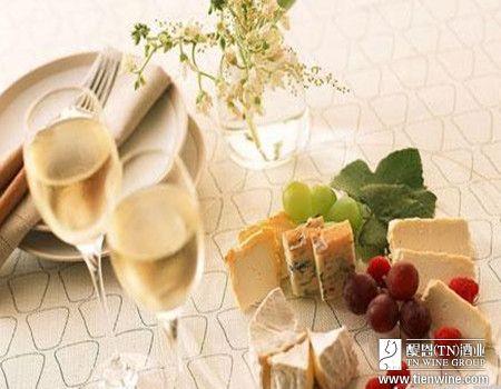 白葡萄酒配什么甜品