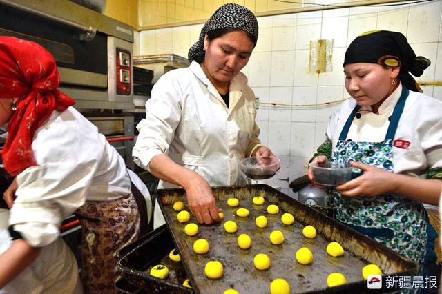 开一个甜品蛋糕店（年收入10万还教出80多个徒弟）(2)