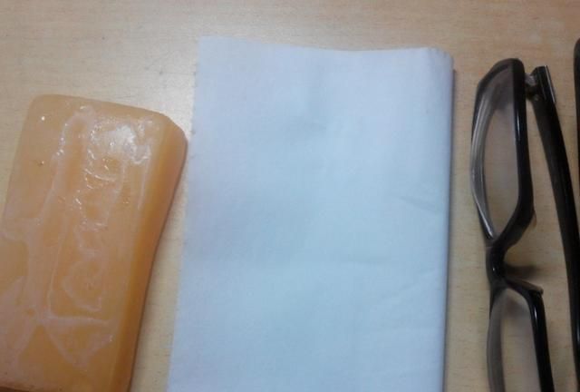 怎么防止眼镜起雾，怎么防止眼镜片起雾？图1