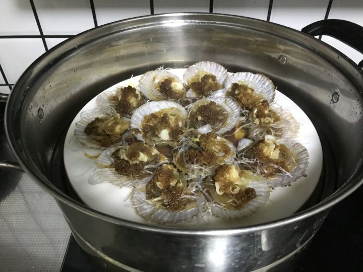 蒜蓉扇贝肉的做法（蒜蓉粉丝蒸扇贝的做法步骤）