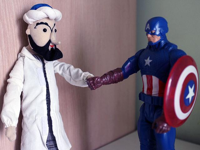 篮球队玩偶(当美队遇见他会怎样)(11)