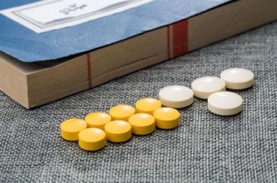 ​白花蛇七层透骨贴哪个厂家是正品(白花蛇七层透骨贴多少钱一盒)