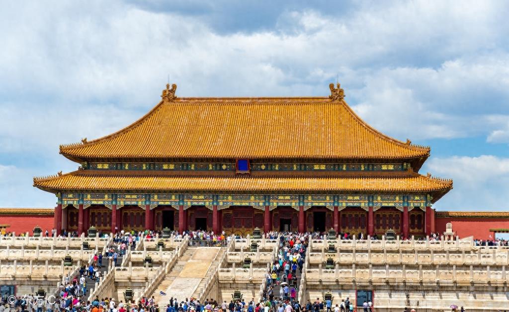 中国古代建筑屋顶形式——庑殿顶,造型大气舒展,威严庄重