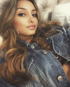 ​据八卦媒体报道，休斯顿火箭队当家球星詹姆斯-哈登的新女友被曝光